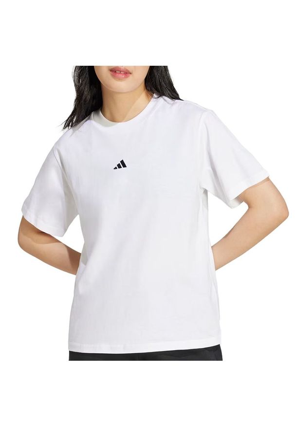 Adidas - Koszulka damska adidas Sportswear Essentials Small Logo JC5944 - biała. Kolor: biały. Materiał: bawełna. Długość rękawa: krótki rękaw. Długość: krótkie