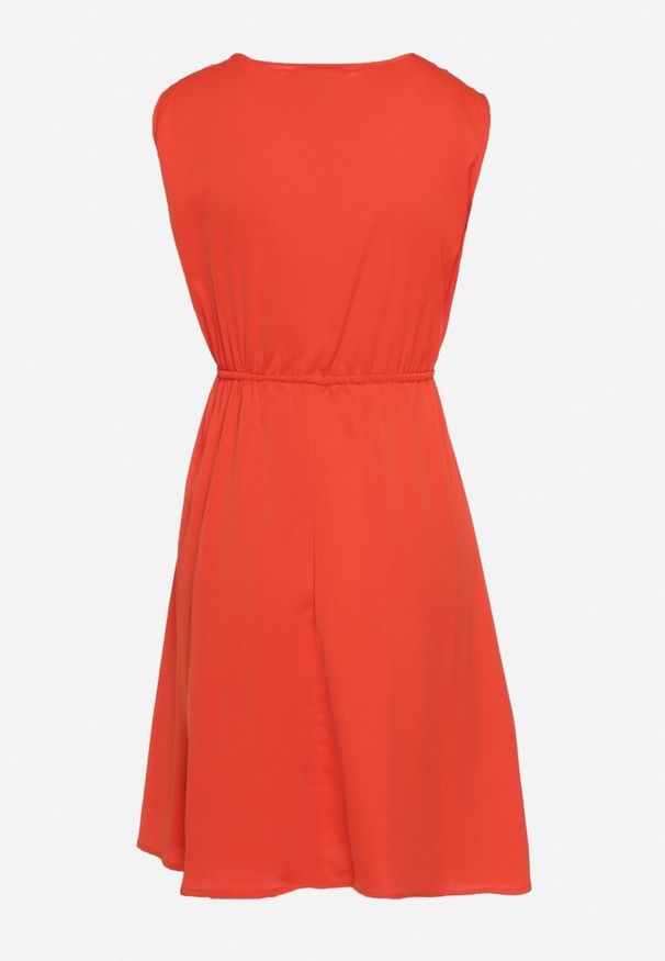 Born2be - Czerwona Sukienka z Kopertowym Dekoltem i Gumką w Pasie Vereri. Typ kołnierza: dekolt kopertowy. Kolor: czerwony. Długość rękawa: krótki rękaw. Typ sukienki: kopertowe