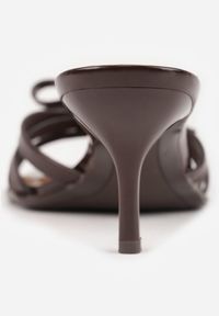 Renee - Brązowe Klapki VICES na Obcasie Kaczuszka z Ozdobną Kokardką Hesephone. Okazja: na co dzień. Kolor: brązowy. Materiał: jeans. Obcas: na obcasie. Styl: casual. Wysokość obcasa: niski #3