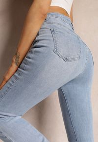 Renee - Jasnoniebieskie Jeansy Dzwony High Waist Briris. Okazja: na spotkanie biznesowe, do pracy. Stan: podwyższony. Kolekcja: dla wysokich. Kolor: niebieski. Sezon: lato. Styl: biznesowy, elegancki #4