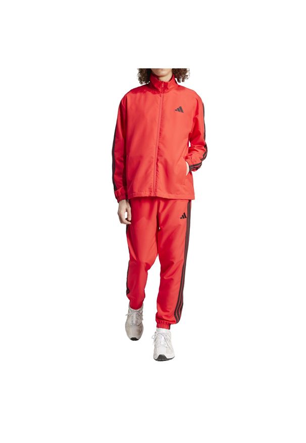 Adidas - Dres Basic 3-Stripes Woven Rozmiar S Czerwony - JI8851. Kolor: czerwony. Materiał: dresówka. Wzór: gładki. Sport: fitness