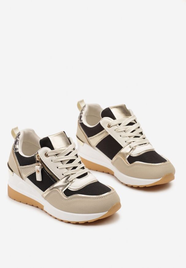 Renee - Beżowo-Czarne Sneakersy na Niewysokim Koturnie Ozdobione Suwakiem i Wstawkami Liorrama. Nosek buta: okrągły. Zapięcie: sznurówki. Kolor: beżowy. Materiał: materiał. Wzór: aplikacja. Obcas: na koturnie. Wysokość obcasa: średni