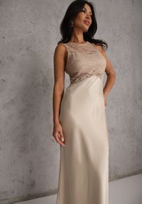 Renee - Beżowa Dopasowana Sukienka Wieczorowa z Koronkowymi Zdobieniami Bermina. Kolor: beżowy. Materiał: koronka. Wzór: aplikacja. Styl: wizytowy #7
