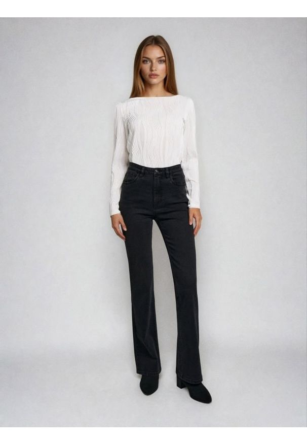 Sinsay - Jeansy flare mid waist - czarny. Kolor: czarny