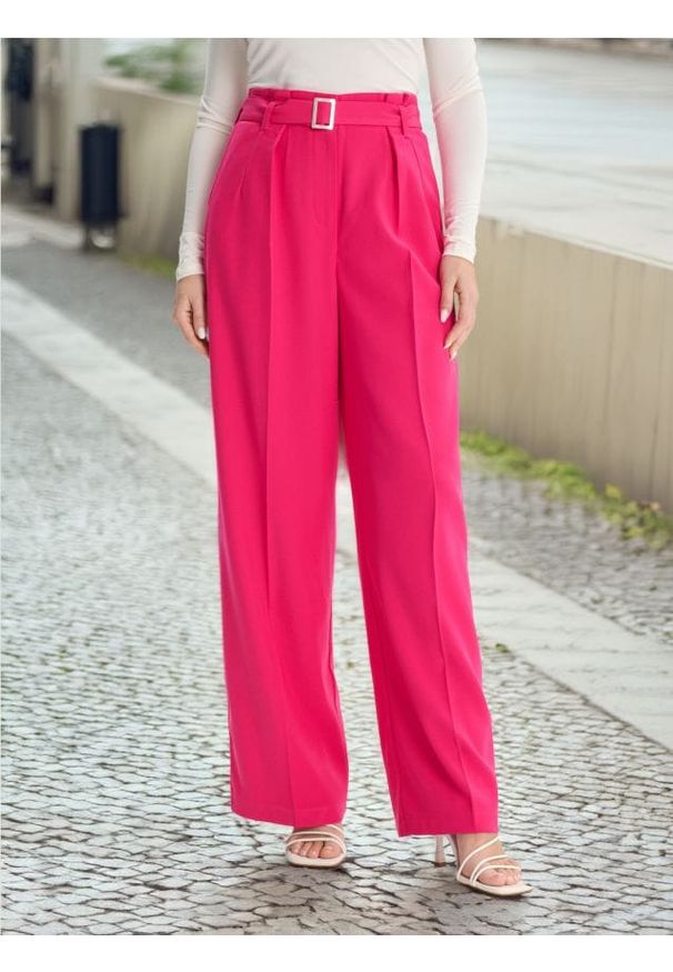 Sinsay - Spodnie z paskiem - różowy. Kolor: różowy. Materiał: włókno, materiał