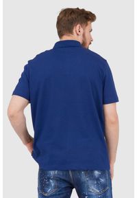 Armani Exchange - ARMANI EXCHANGE Granatowa męska koszulka polo w logo. Typ kołnierza: polo. Kolor: niebieski. Wzór: ażurowy