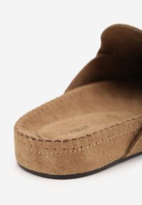 Born2be - Beżowe Klapki VICES Typu Mule z Koralikami Frędzlami i Kokardą Dioleora. Okazja: na co dzień. Kolor: beżowy. Wzór: aplikacja. Styl: casual, elegancki #5