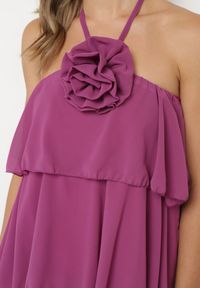 Born2be - Fioletowa Sukienka z Falbanami Wiązana na Szyi z Broszką Kwiatem Tinallena. Okazja: na co dzień. Kolor: fioletowy. Wzór: kwiaty. Styl: casual #4