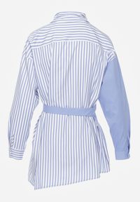 Born2be - Niebieska Asymetryczna Koszula z Materiałowym Paskiem z Klamrą Vodeis. Kolor: niebieski. Materiał: materiał #4