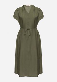 Born2be - Zielona Wiskozowa Sukienka Pudełkowa z Cienkim Paskiem i Kieszeniami Lumivorae. Okazja: na co dzień. Kolekcja: plus size. Kolor: zielony. Materiał: wiskoza. Typ sukienki: proste, dla puszystych. Styl: elegancki, casual #6