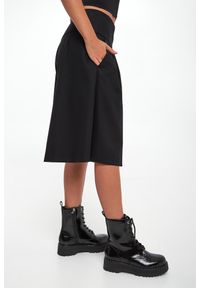 Versace Jeans Couture - Bermudy damskie wełniane VERSACE JEANS COUTURE. Materiał: wełna #2