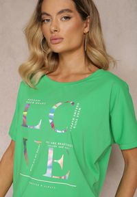 Renee - Zielony Bawełniany T-shirt Ozdobiony Nadrukiem o Metalicznym Połysku Nolinea. Okazja: na co dzień. Kolor: zielony. Materiał: bawełna. Wzór: aplikacja, nadruk. Styl: casual, elegancki #4
