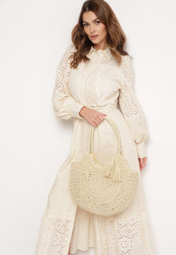 Born2be - Jasnobeżowa Okrągła Torebka Pleciona w Stylu Boho z Ozdobnym Chwostem Karasa. Kolor: beżowy. Wzór: aplikacja. Sezon: lato. Styl: boho
