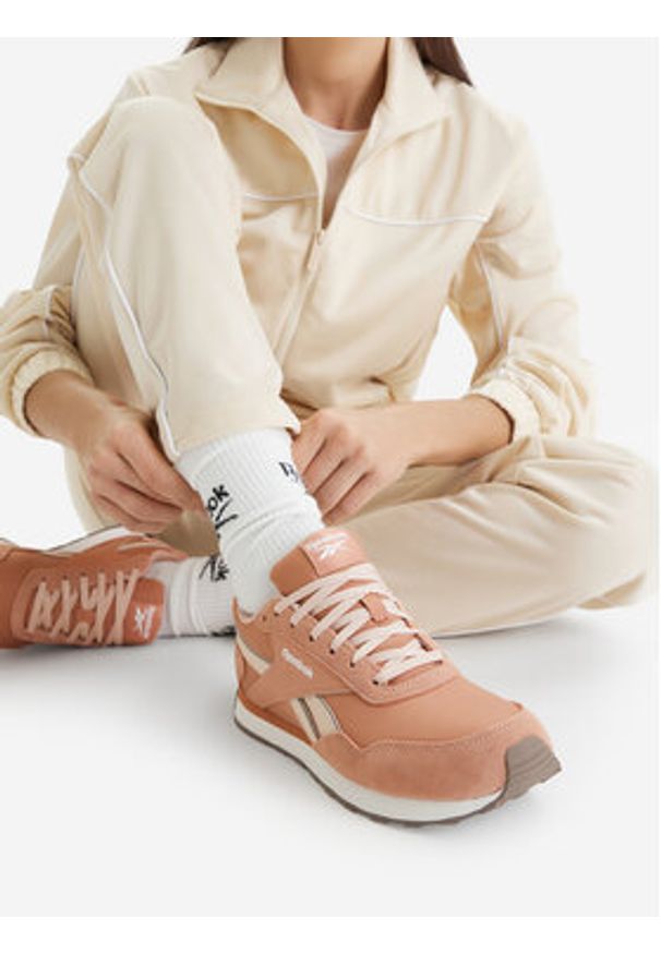 Reebok Sneakersy CEO-GLIDE LOW 100230904 Beżowy. Kolor: beżowy. Materiał: materiał