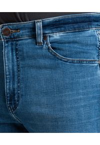 Wrangler - WRANGLER LARSTON MĘSKIE SPODNIE JEANSOWE JEANSY SOFTWEAR W18S74Z59