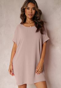 Renee - Różowa Sukienka Mini o Fasonie Nietoperza z Okrągłym Dekoltem Maglia. Kolor: różowy. Długość rękawa: krótki rękaw. Długość: mini