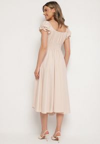 Born2be - Beżowa Sukienka z Bawełną Typu Hiszpanka z Ozdobnymi Bufkami Lunaleia. Okazja: na co dzień. Typ kołnierza: dekolt hiszpanka. Kolor: beżowy. Materiał: bawełna. Styl: klasyczny, casual, elegancki #3