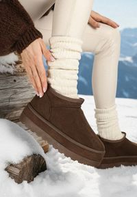 Born2be - Brązowe Śniegowce Vices z Krótką Cholewką Ocieplone Futerkiem Grelfedi. Okazja: na co dzień. Kolor: brązowy. Materiał: futro. Szerokość cholewki: normalna. Sezon: zima. Styl: casual, elegancki #1