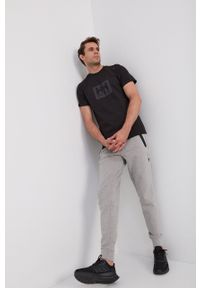 Helly Hansen t-shirt bawełniany kolor czarny z nadrukiem 53285-096. Okazja: na co dzień. Kolor: czarny. Materiał: bawełna. Wzór: nadruk. Styl: casual #6
