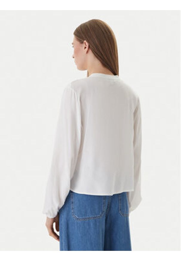 only - ONLY Bluzka Lennyo 15366732 Biały Regular Fit. Kolor: biały. Materiał: wiskoza