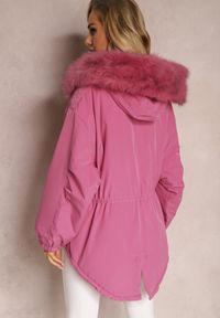 Renee - Różowa Kurtka Parka Oversize z Futerkiem Horelle. Kolor: różowy. Materiał: futro. Długość rękawa: długi rękaw. Długość: długie. Wzór: aplikacja, gładki, jednolity. Sezon: zima, jesień. Styl: klasyczny #4