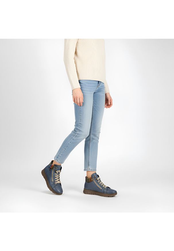 Niebieskie Botki Rieker Wygodne Buty Damskie. Zapięcie: zamek. Kolor: niebieski. Materiał: dzianina, skóra. Szerokość cholewki: normalna. Wzór: kolorowy