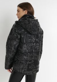 Born2be - Czarna Kurtka Phelephise. Typ kołnierza: golf. Kolor: czarny. Materiał: tkanina. Długość rękawa: długi rękaw. Długość: długie. Styl: klasyczny #6