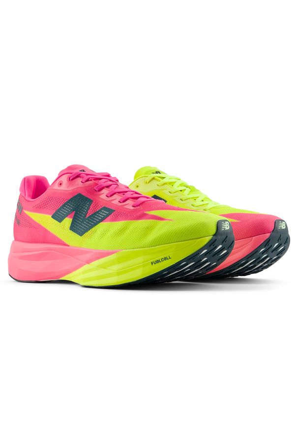 Buty męskie New Balance FuelCell SC Elite V5 TCS London Marathon MRCEL55L – różowe. Kolor: różowy. Materiał: materiał, syntetyk. Szerokość cholewki: normalna. Sport: fitness, bieganie