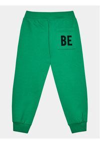 United Colors of Benetton - United Colors Of Benetton Spodnie dresowe 3V0KCF044 Zielony Regular Fit. Kolor: zielony. Materiał: dresówka, bawełna #3