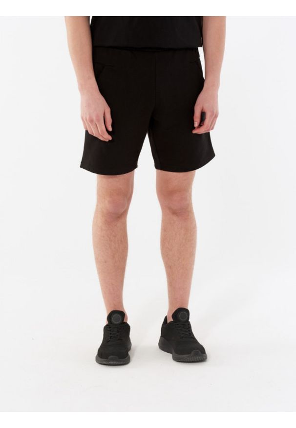 outhorn - Spodenki dresowe męskie. Okazja: na co dzień. Materiał: dresówka. Sezon: lato. Styl: sportowy, casual