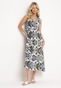 Born2be - Szaro-Biała Sukienka Rozkloszowana z Klapami przy Dekolcie w Abstrakcyjny Wzór Elebia. Okazja: na co dzień, na imprezę. Kolor: szary. Materiał: tkanina. Sezon: lato. Typ sukienki: rozkloszowane. Styl: klasyczny, casual #1