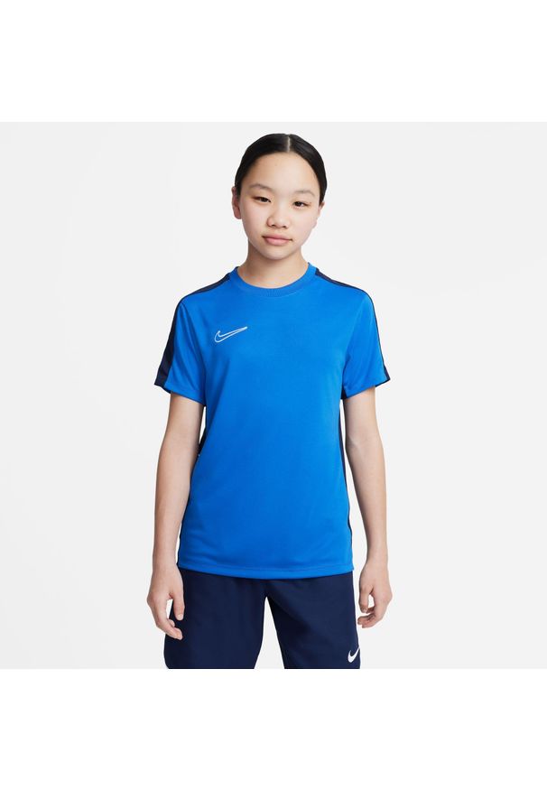 Koszulka treningowa męska Nike Academy 23 Top Ss. Kolor: niebieski. Długość rękawa: krótki rękaw. Długość: krótkie