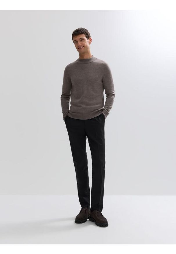 Reserved - Sweter z wełny merino - brązowy. Kolor: brązowy. Materiał: wełna