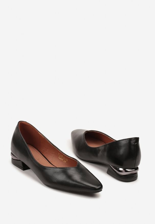 Born2be - Czarne Czółenka Vices na Ozdobnym Słupku ze Skórzaną Wkładką Asivine. Okazja: na co dzień. Kolor: czarny. Materiał: skóra. Wzór: kropki, aplikacja. Obcas: na słupku. Styl: casual, klasyczny, elegancki