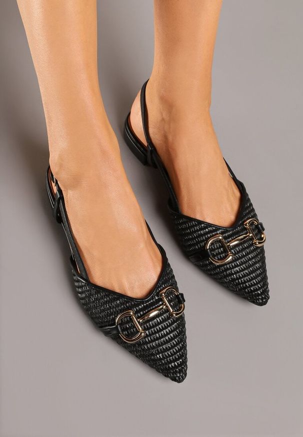 Renee - Czarne Sandały Slingback z Tweedowymi Zdobieniami i Metaliczną Aplikacją Annilena. Okazja: na co dzień. Kolor: czarny. Materiał: jeans. Wzór: aplikacja. Styl: casual, elegancki