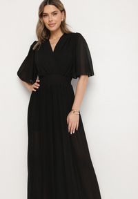 Born2be - Czarny Plisowany Kombinezon o Kopertowym Kroju z Gumką w Talii Ameddie. Okazja: na co dzień. Kolor: czarny. Styl: elegancki, casual #6