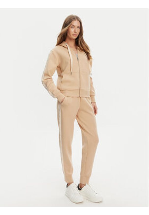 Guess Spodnie dresowe W5YB11 KBYE2 Beżowy Regular Fit. Kolor: beżowy. Materiał: syntetyk
