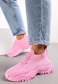 Renee - Fuksjowe Sneakersy z Elastyczną Cholewką i Dekoracyjnym Wiązaniem Lukka. Nosek buta: okrągły. Kolor: różowy. Materiał: materiał. Szerokość cholewki: normalna. Sezon: lato. Obcas: na obcasie. Wysokość obcasa: niski #1