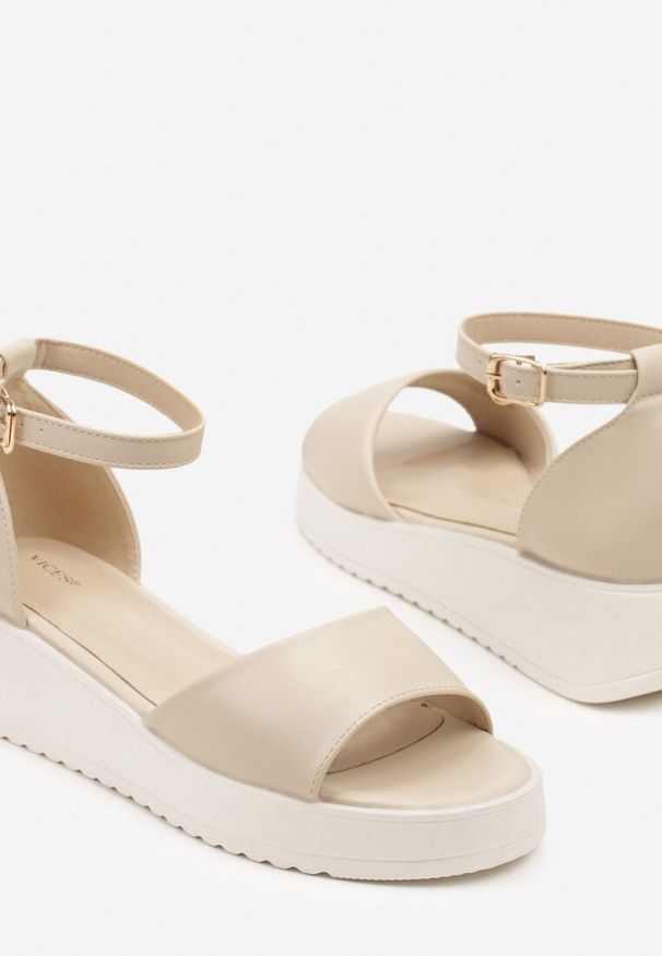Born2be - Beżowe Sandały Vices na Grubej Podeszwie Banisela. Okazja: na randkę, na co dzień. Kolor: beżowy. Materiał: jeans. Styl: elegancki, casual, klasyczny
