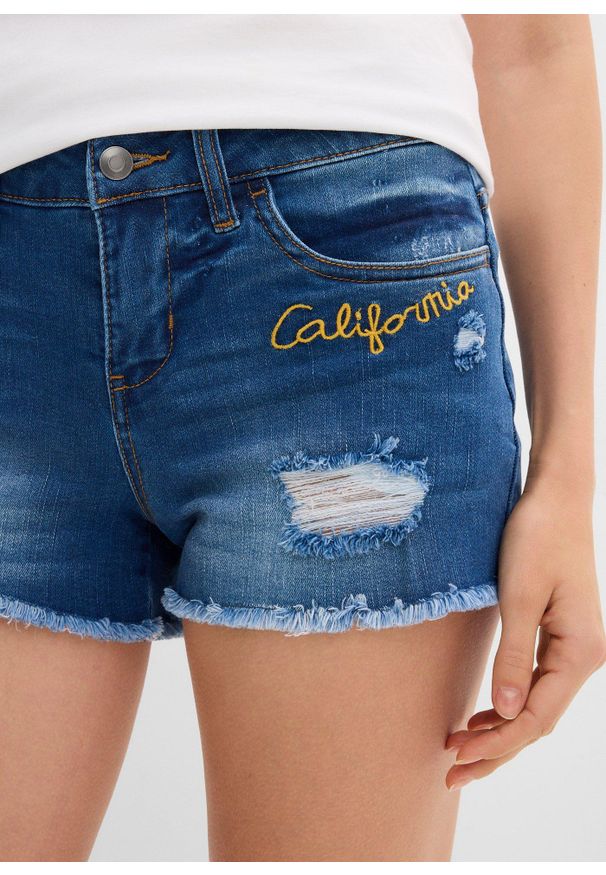 bonprix - Szorty dżinsowe z haftem. Kolor: niebieski. Wzór: haft. Sezon: lato