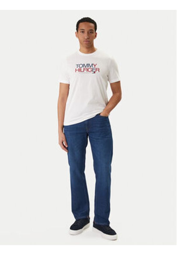 TOMMY HILFIGER - Tommy Hilfiger T-Shirt Brand Love Big Text MW0MW42369 Biały Regular Fit. Kolor: biały. Materiał: bawełna