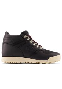 Buty New Balance URAINAL - czarne. Okazja: na co dzień. Wysokość cholewki: przed kolano. Kolor: czarny. Materiał: guma, syntetyk, skóra, materiał. Szerokość cholewki: normalna. Sezon: zima