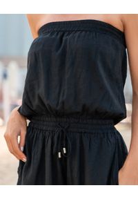 CAHA CAPO DUBAI - Czarny kombinezon z odkrytym dekoltem Lola. Kolor: czarny. Materiał: bawełna. Długość rękawa: bez ramiączek. Sezon: lato