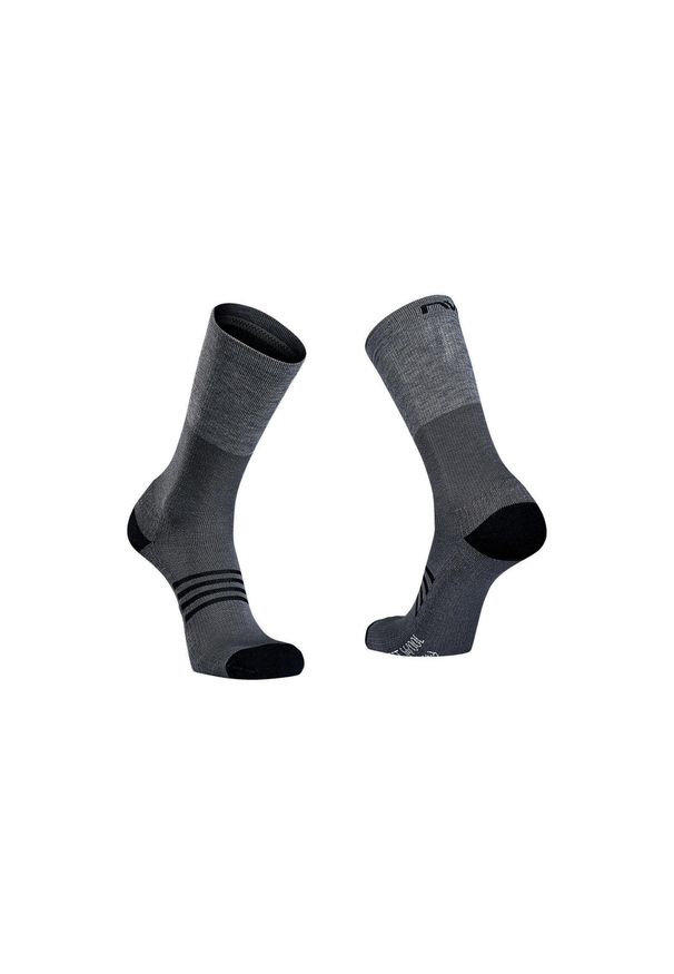 Skarpety rowerowe NORTHWAVE EXTREME PRO HIGH SOCK czarne. Kolor: czarny. Sport: kolarstwo