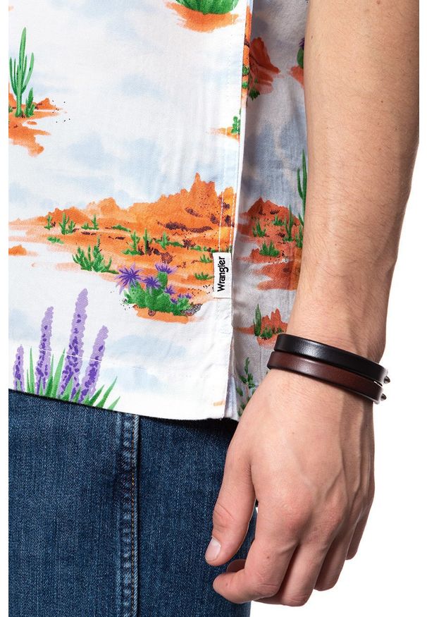 Wrangler - KOSZULA WRANGLER SS RESORT GLOW ORAN W59076H48 112129662. Długość rękawa: krótki rękaw. Długość: krótkie. Styl: retro