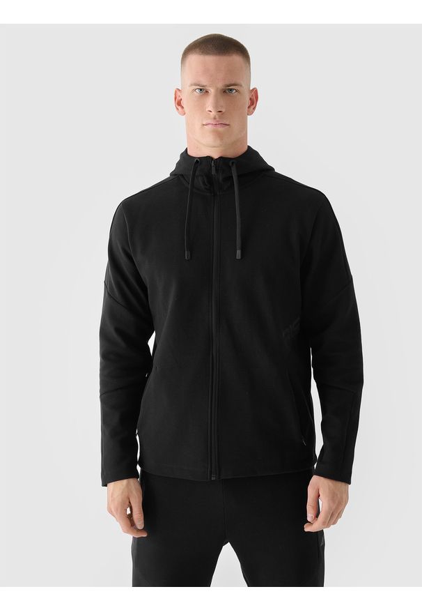 4f - 4F Bluza dresowa rozpinana z kapturem męska 4F x Robert Lewandowski - czarna XXL. Okazja: na co dzień. Typ kołnierza: kaptur. Kolor: czarny. Materiał: dresówka. Wzór: gładki, nadruk, ze splotem. Styl: casual. Sport: fitness