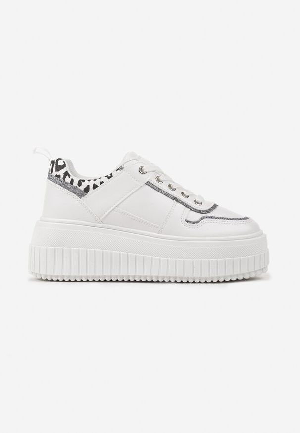 Born2be - Białe Sneakersy na Grubej Tłoczonej Podeszwie z Panterką Iverina. Nosek buta: okrągły. Zapięcie: sznurówki. Kolor: biały. Materiał: materiał. Wzór: motyw zwierzęcy. Obcas: na obcasie. Wysokość obcasa: średni
