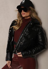 Renee - Czarna Pikowana Kurtka z Kapturem o Regulowanej Długości Anstrina. Typ kołnierza: kaptur. Kolor: czarny. Materiał: jeans #3