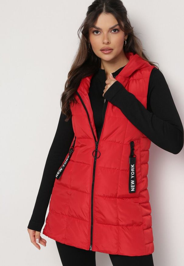 Born2be - Czerwona Pikowana Kamizelka Bezrękawnik z Kieszeniami i Wysokim Kołnierzem Bellamis. Kolor: czerwony. Długość rękawa: bez rękawów. Styl: elegancki