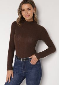 Born2be - Brązowa Bluzka Longsleeve z Półgolfem z Półtransparentnej Tkaniny z Wiskozą Tuseana. Okazja: do pracy, na spotkanie biznesowe, na randkę. Kolor: brązowy. Materiał: tkanina, wiskoza. Długość rękawa: długi rękaw. Styl: biznesowy #1